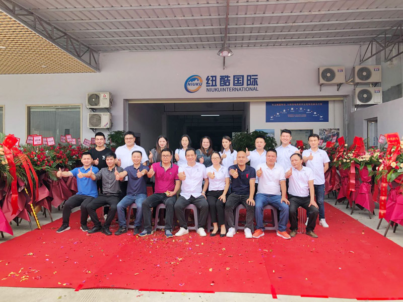 紐酷國際深圳公司和東莞分公司同事合影