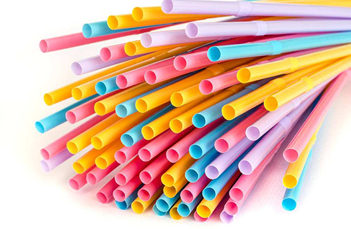 亞馬遜發(fā)布通知提醒，2020年10月1日，英國政府發(fā)布禁令，禁止在英國銷售一次性塑料吸管、棉簽和飲料攪拌器