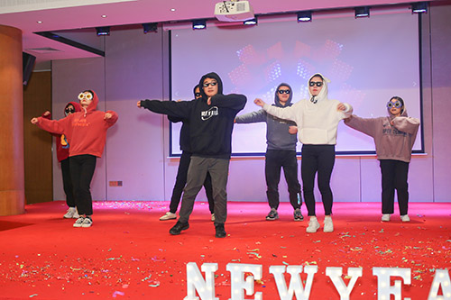 港后操作部（尾程派送中心）的舞蹈——護花使者