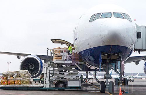 疫情致多家航班取消，導(dǎo)致空運(yùn)價(jià)格暴漲